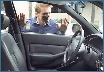 Safe Key Shop Wilmington, CA 310-774-0742 - 19-locked-keys-in-car